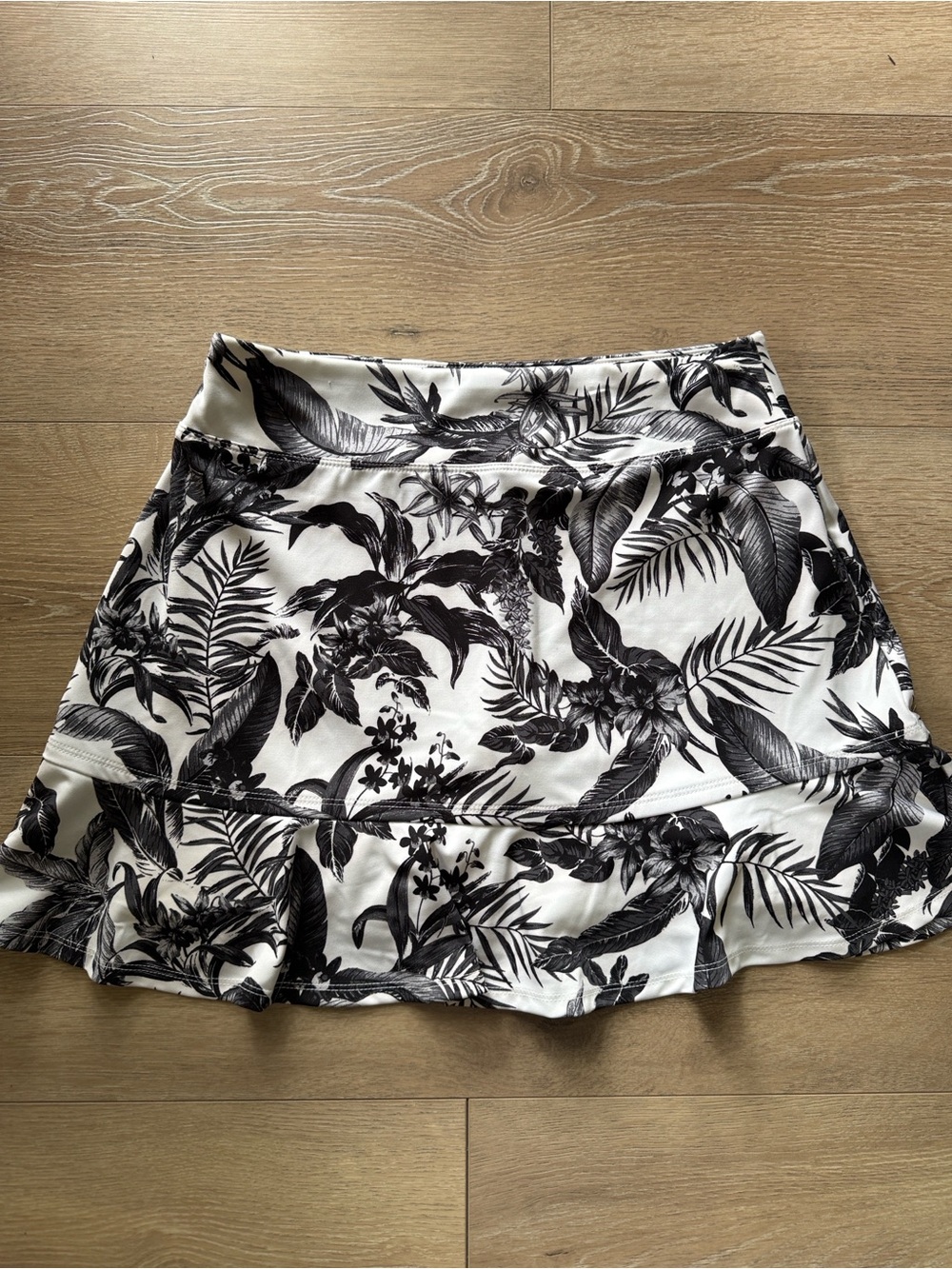 Tommy Bahama Black and White Tropical Ruffle Hem Skort